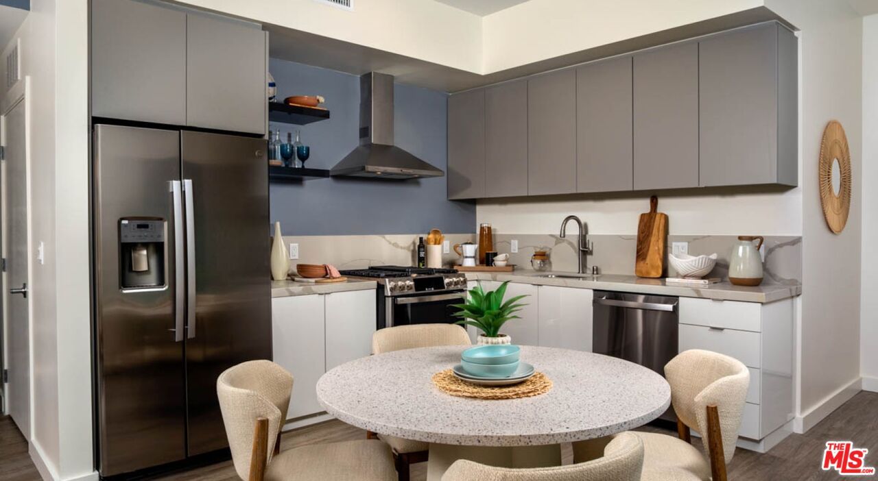 Dining room, Interior, Kitchen, Stainless Steel Appliances, Wood Texture Flooring