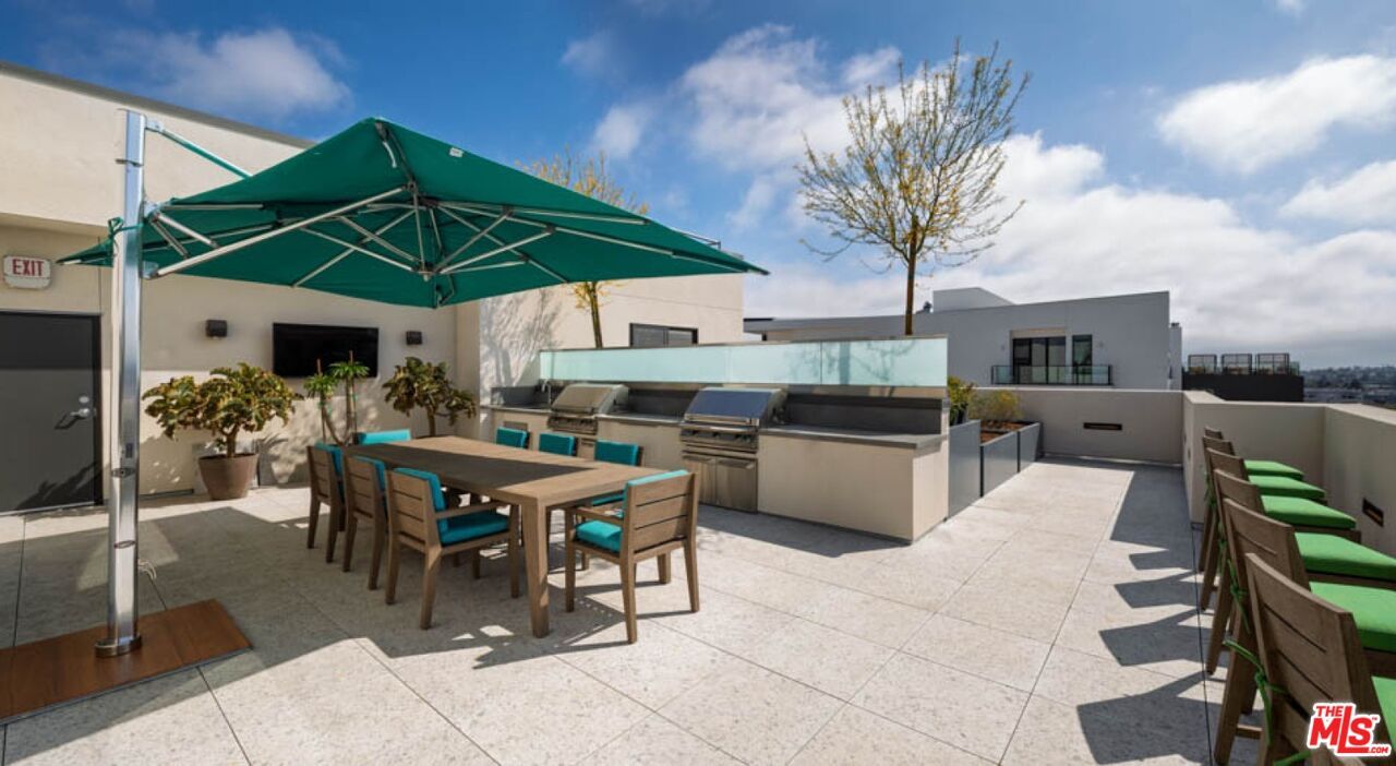 Exterior, Outdoor Kitchen