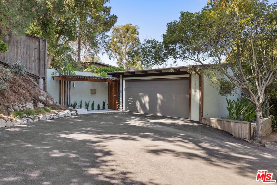 Detached Garage, Exterior
