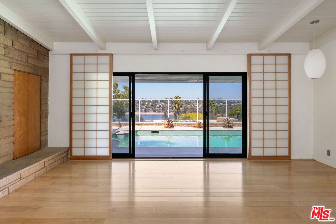 Empty room, Interior, Pendant Lights, Water, Wood Texture Flooring