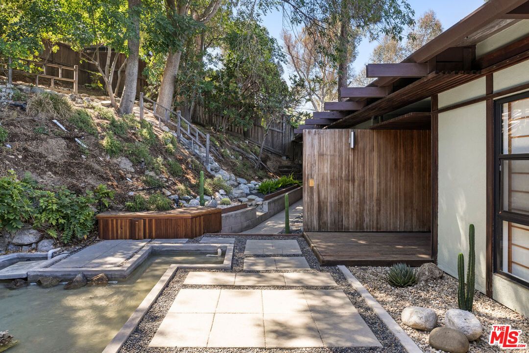 Exterior, Hot Tub