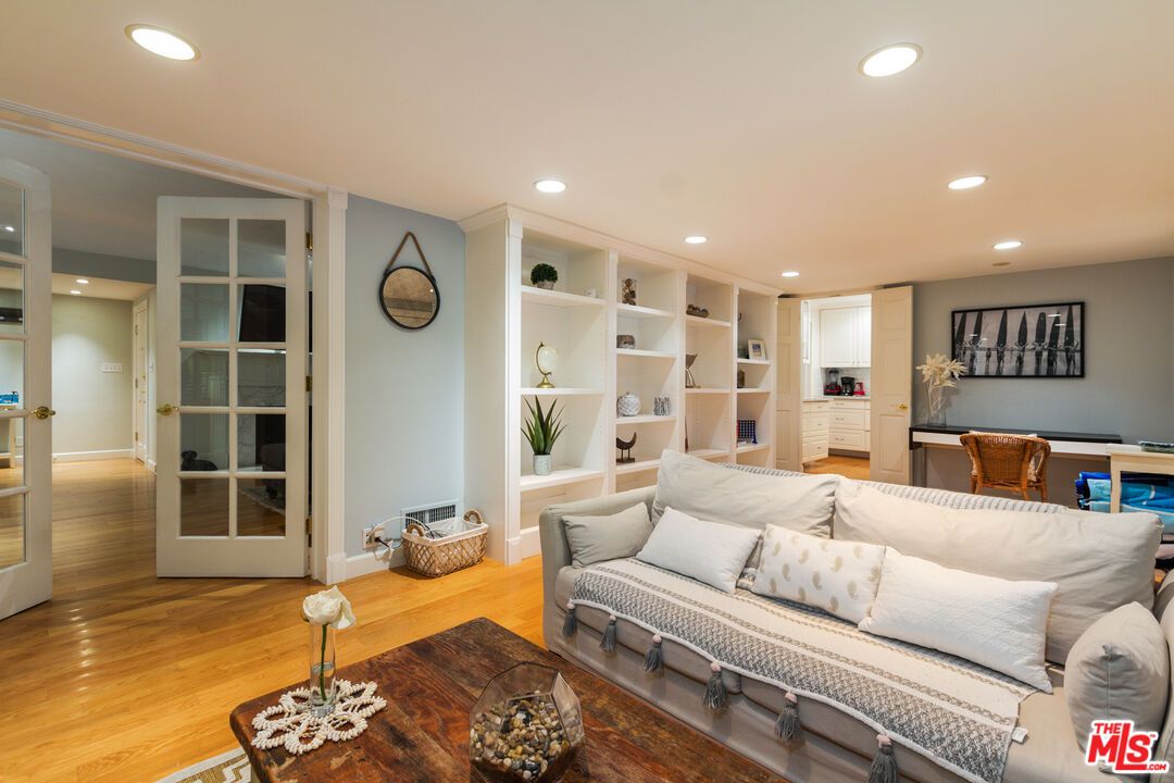 Dining room, Interior, Living room, Recessed Lighting, Wood Texture Flooring