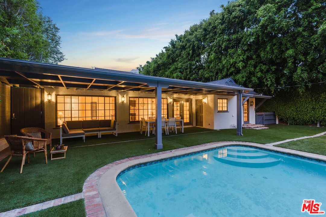 Exterior, Pool