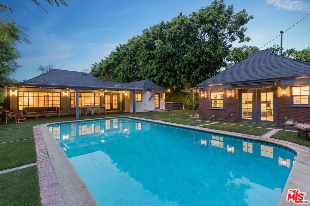 Exterior, Pool