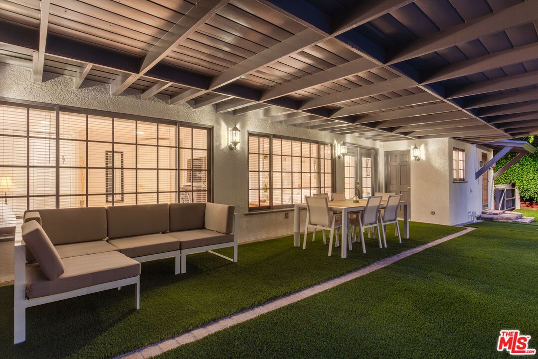 Dining room, Exterior
