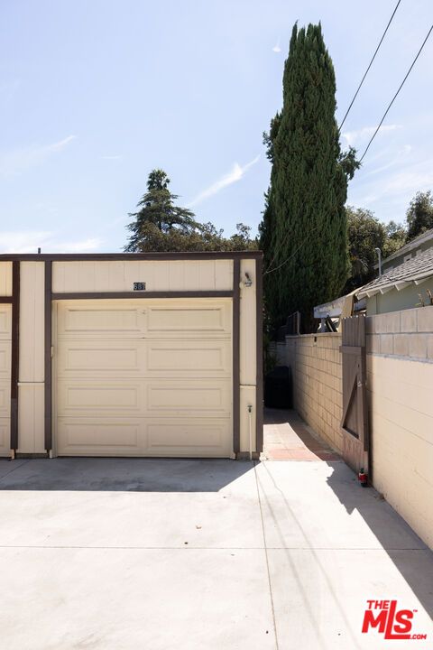 Detached Garage, Exterior
