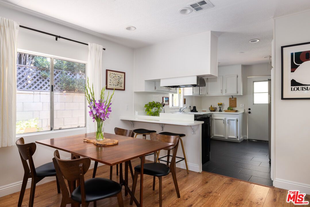 Dining room, Interior, Kitchen, Recessed Lighting, Wood Texture Flooring
