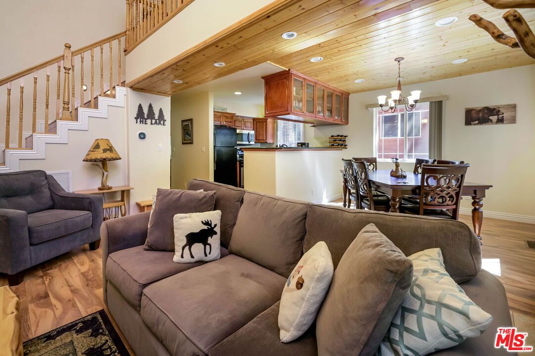 Chandelier, Dining room, Interior, Kitchen, Living room, Recessed Lighting, Wooden Ceilings, Wood Texture Flooring