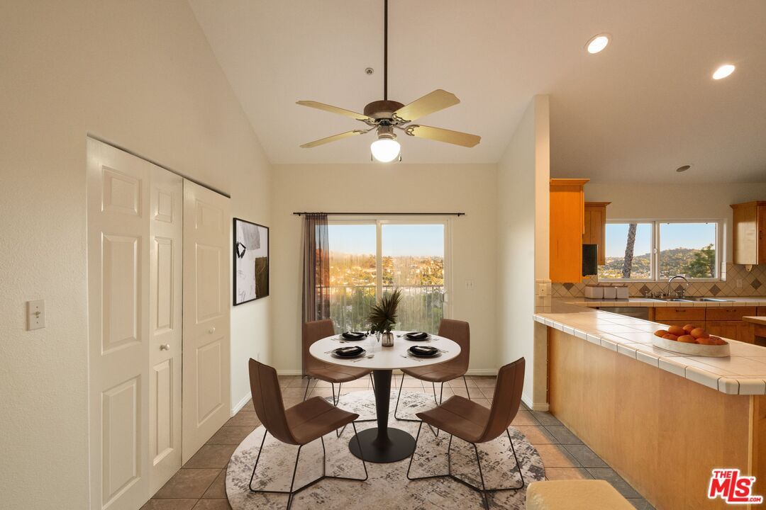 Dining room, Interior, Recessed Lighting