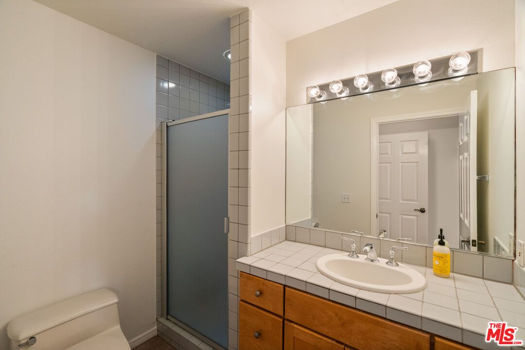 Bathroom, Interior, Tile Countertops