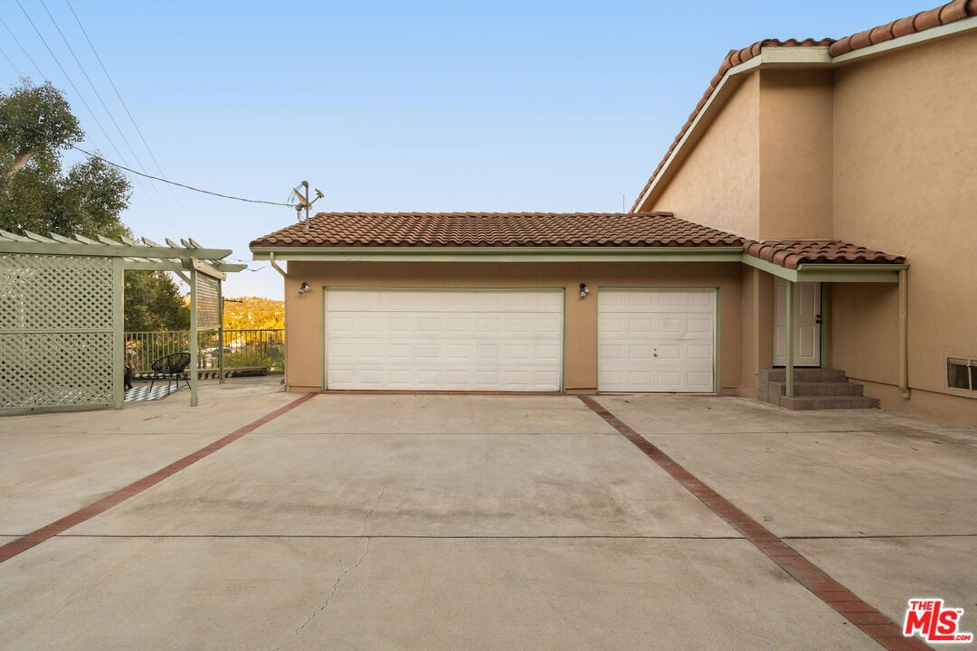 Detached Garage, Exterior