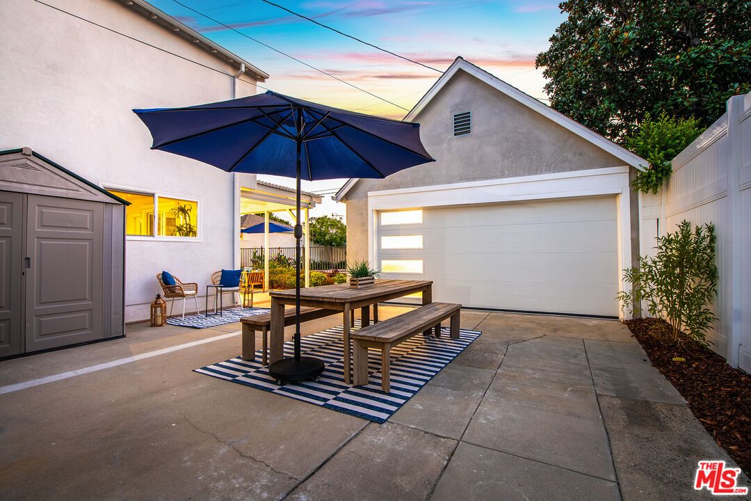 Detached Garage, Exterior