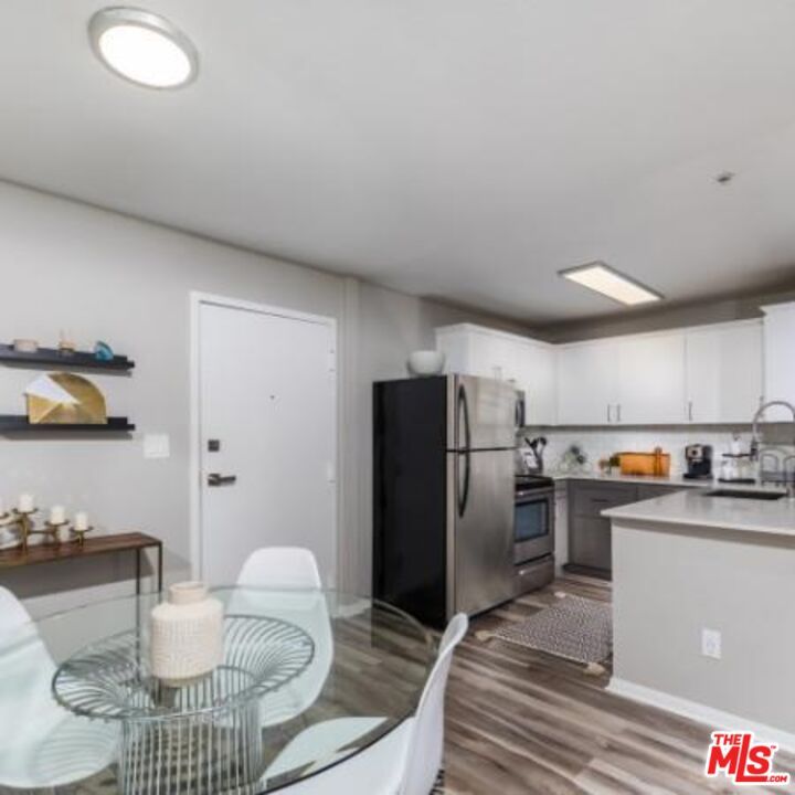 Dining room, Interior, Kitchen, Recessed Lighting, Wood Texture Flooring