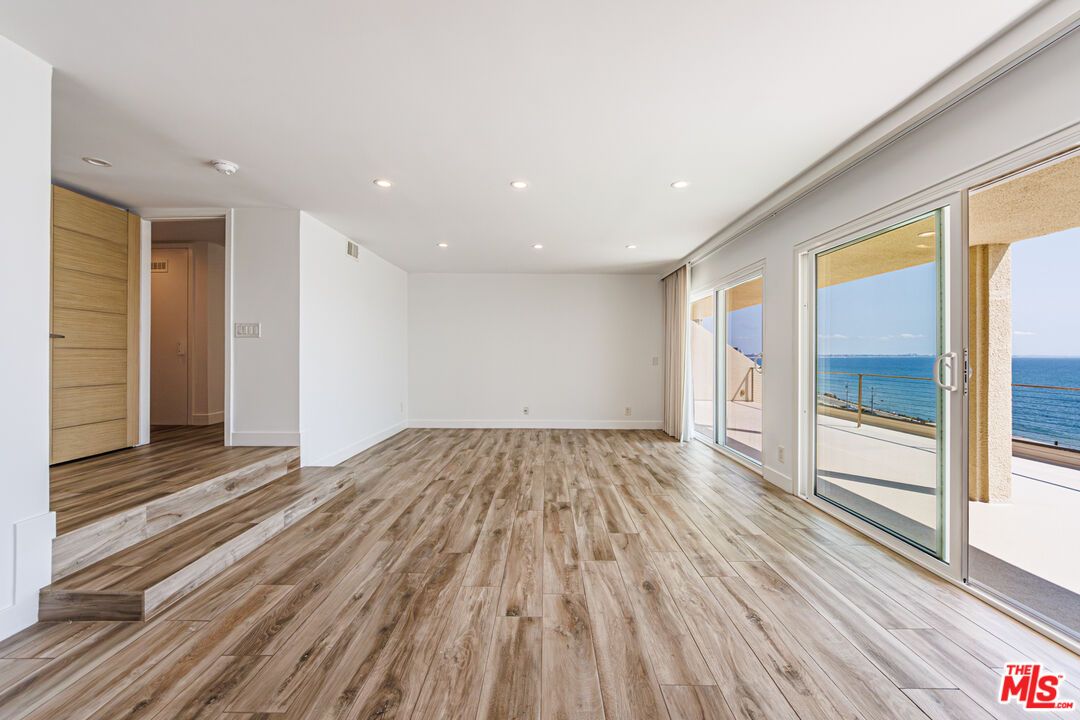 Empty room, Interior, Recessed Lighting, Water, Wood Texture Flooring