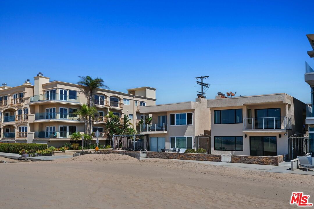 Exterior, Facade, Condo Building