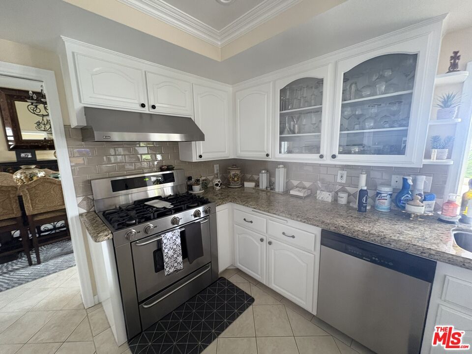 Dining room, Interior, Kitchen, Recessed Lighting, Stainless Steel Appliances