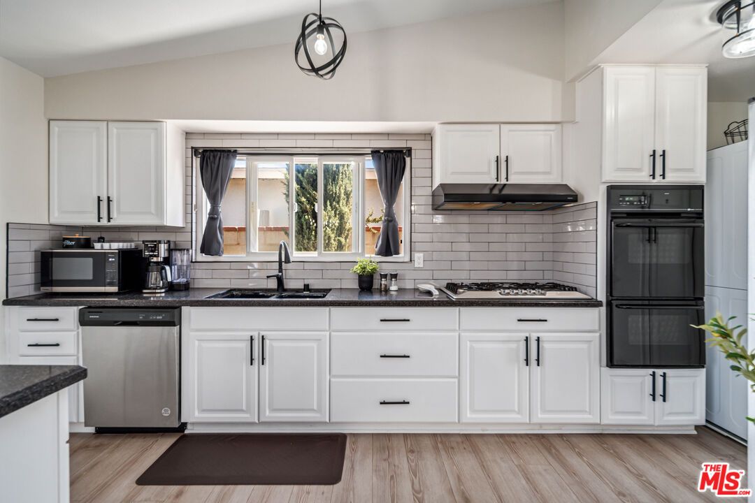 Interior, Kitchen, Pendant Lights, Wood Texture Flooring