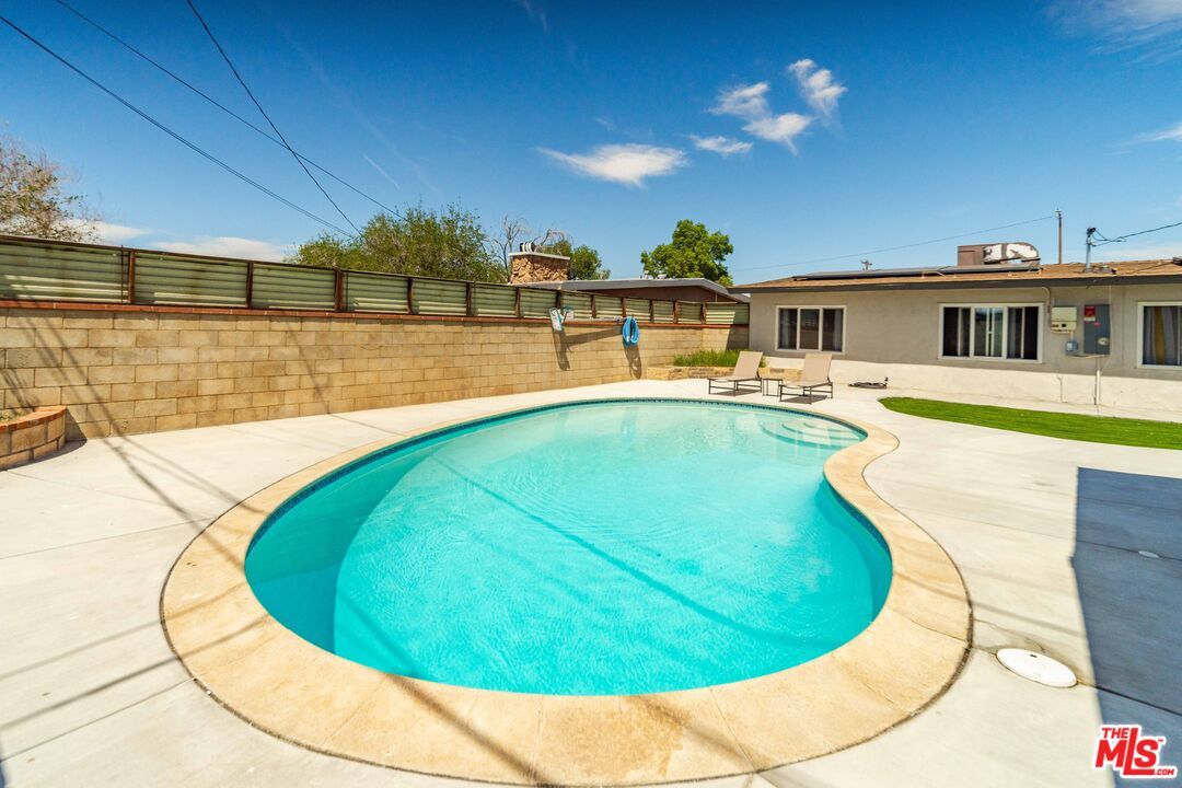 Exterior, Pool