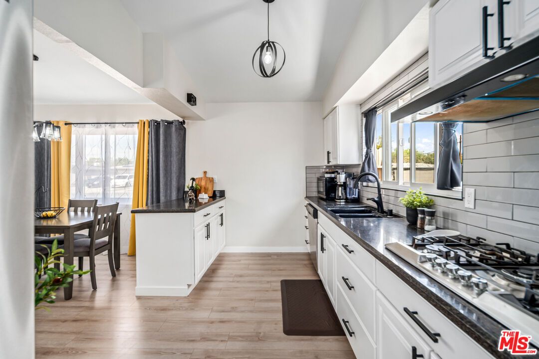 Dining room, Interior, Kitchen, Pendant Lights, Wood Texture Flooring