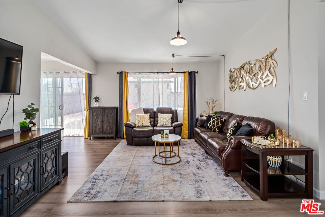 Interior, Living room, Pendant Lights, Wood Texture Flooring