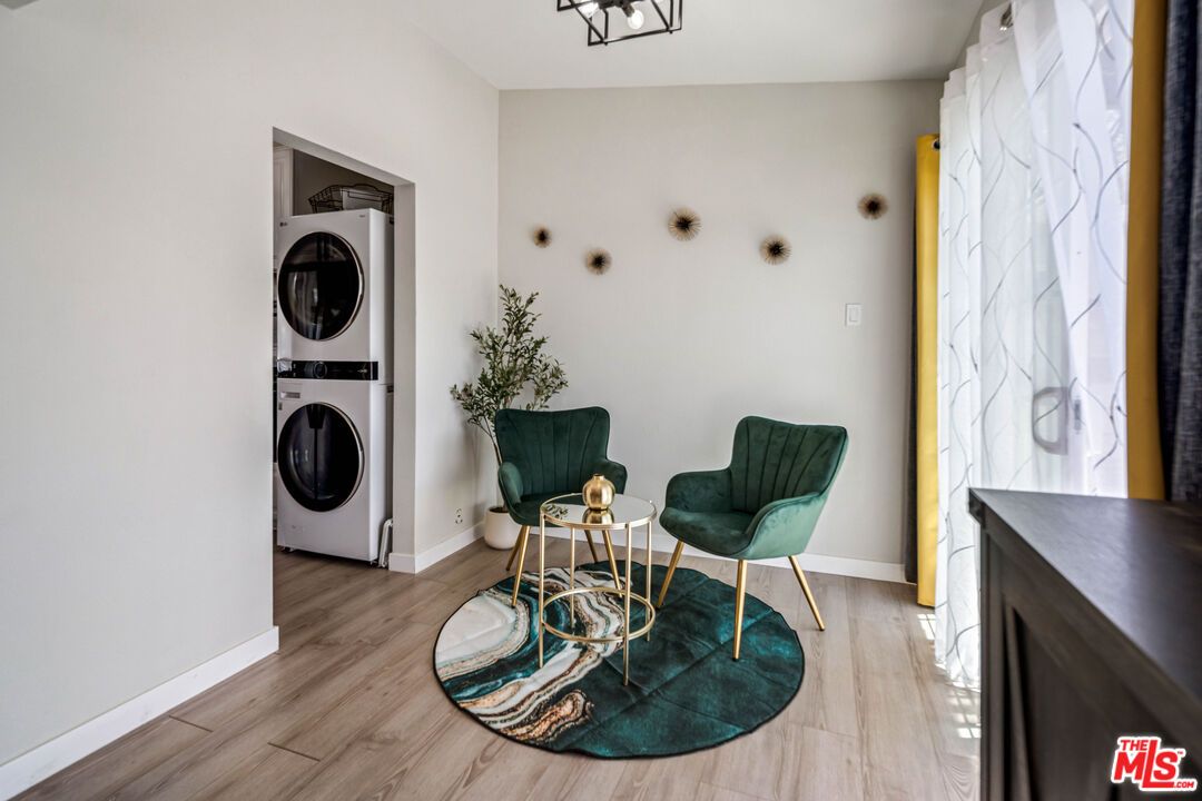 Interior, Utility Closets, Washer, Wood Texture Flooring