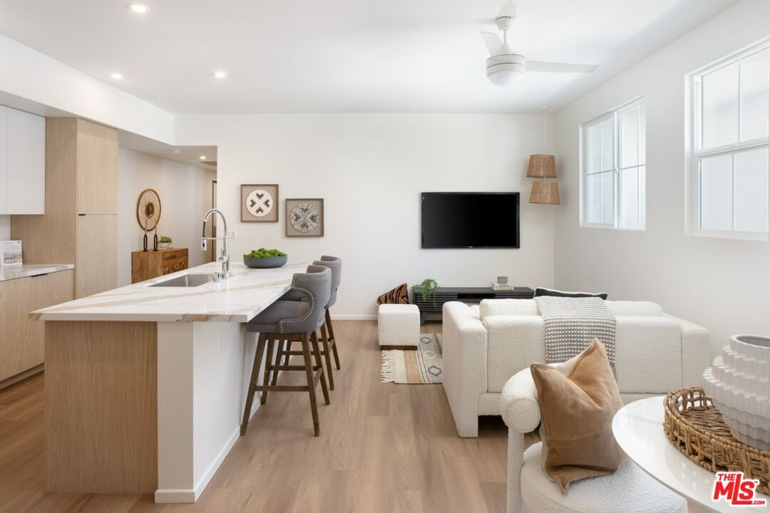 Interior, Kitchen, Living room, Recessed Lighting, Wood Texture Flooring