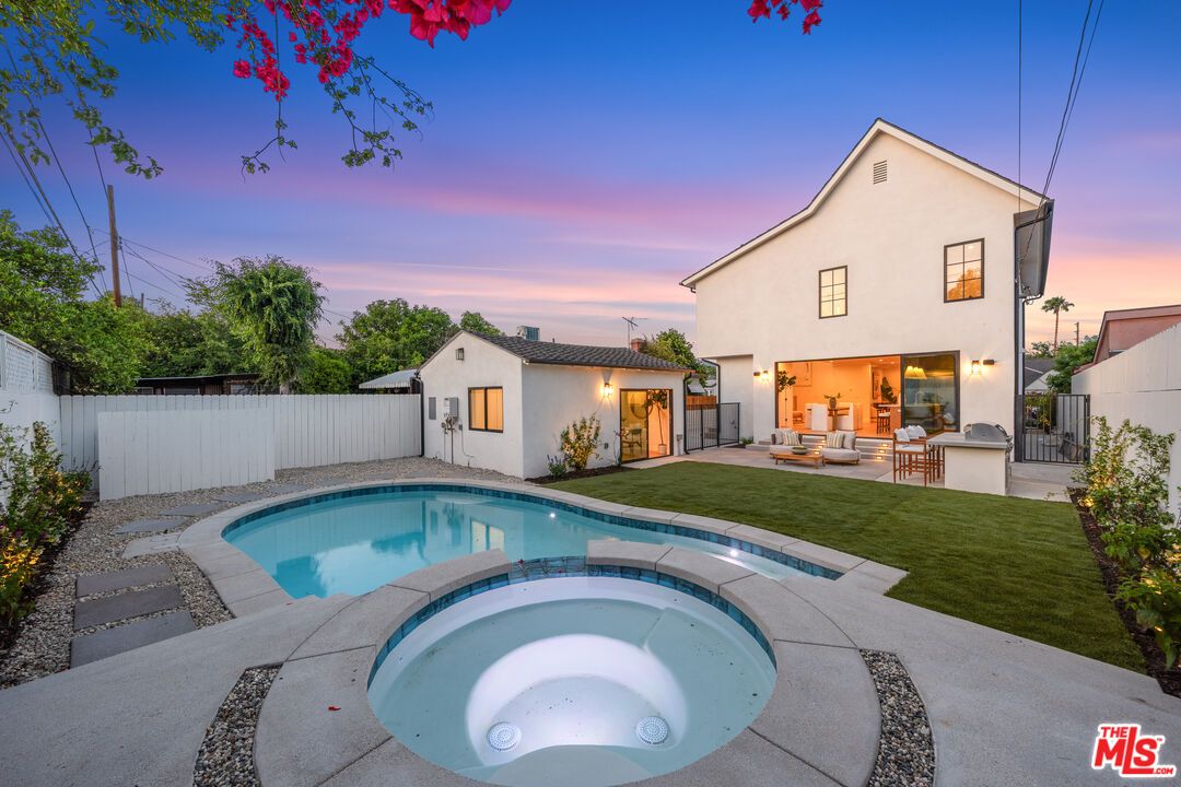 Backyard, Exterior, Outdoor Kitchen, Pool