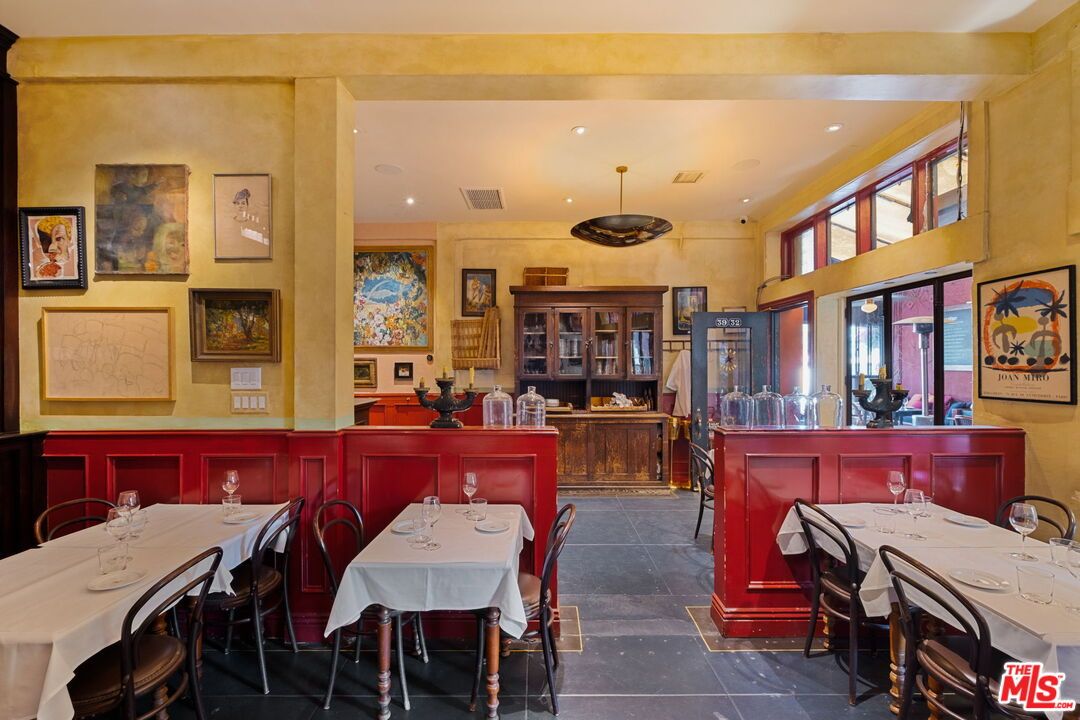Dining room, Interior, Recessed Lighting