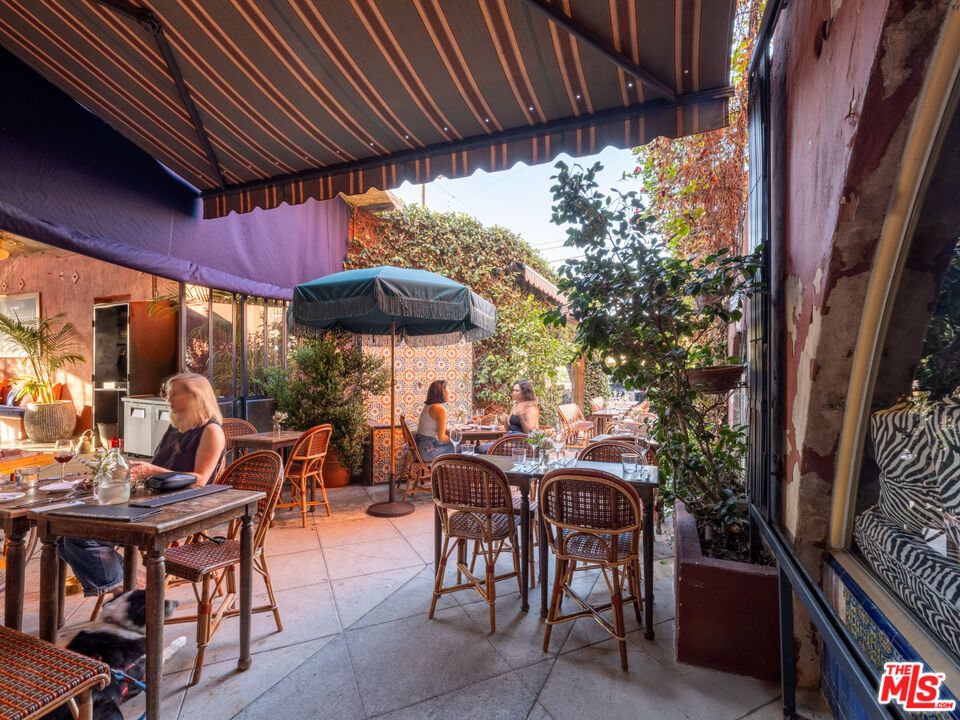 Exterior, Outdoor Kitchen