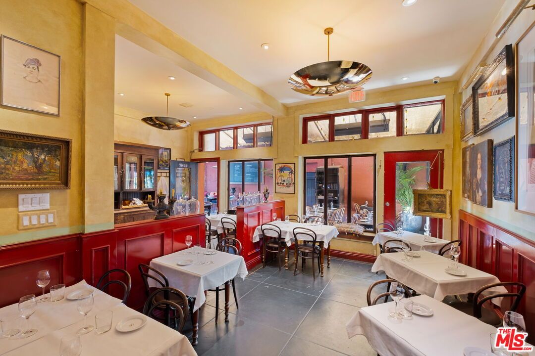 Dining room, Interior, Pendant Lights, Recessed Lighting