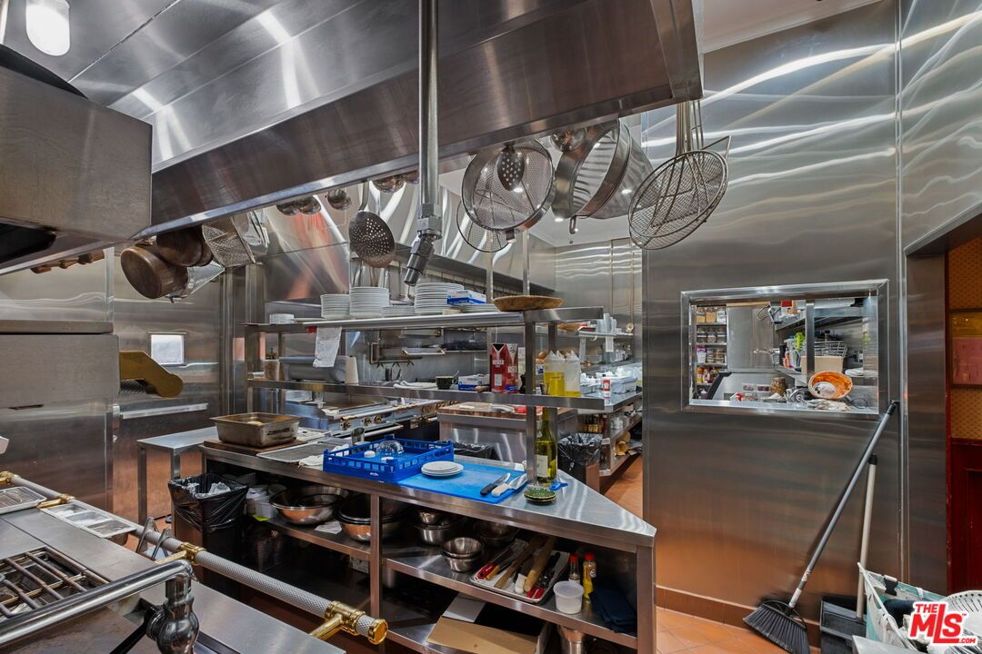 Interior, Pendant Lights, Stainless Steel Appliances