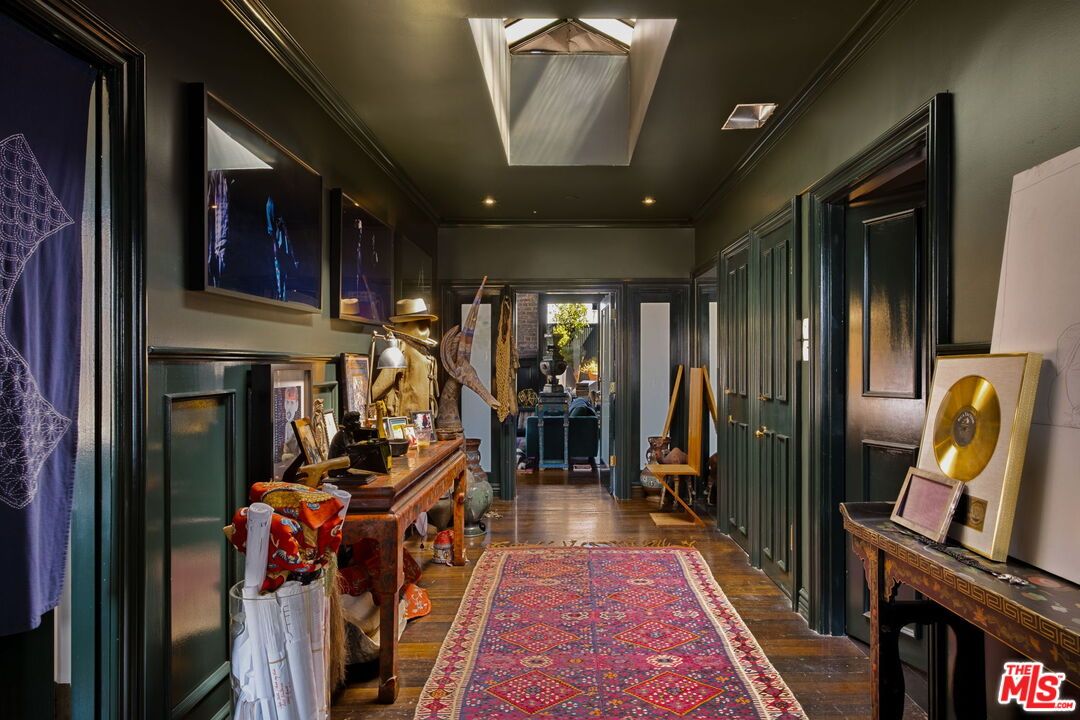 Interior, Piano, Recessed Lighting, Wood Texture Flooring