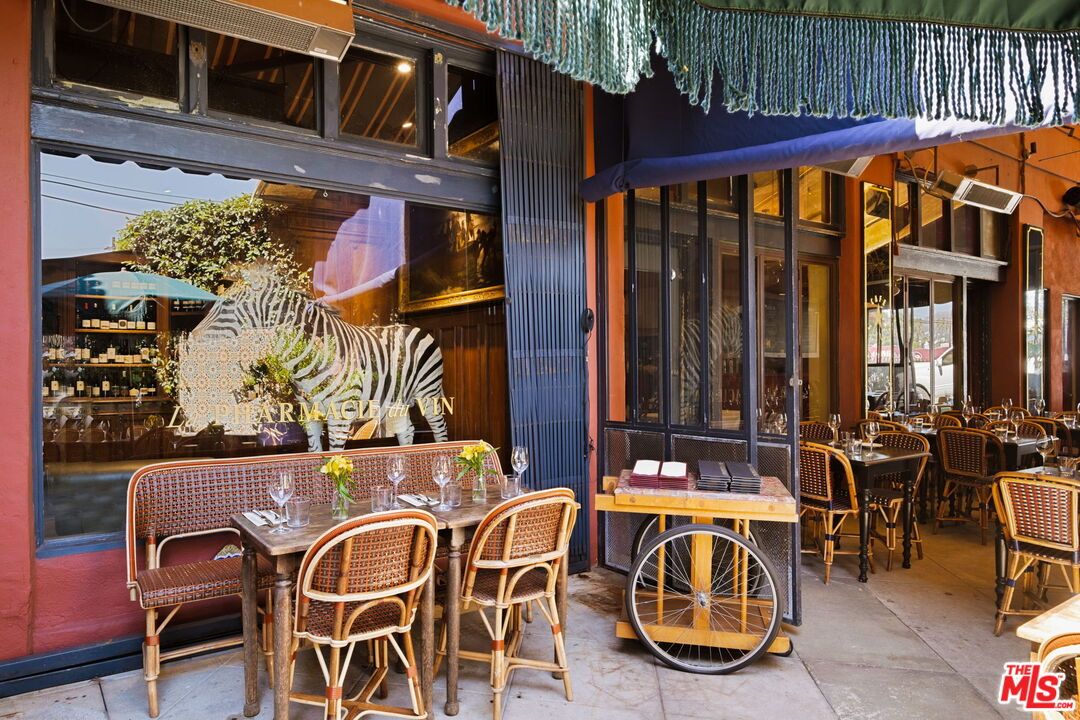 Dining room, Exterior