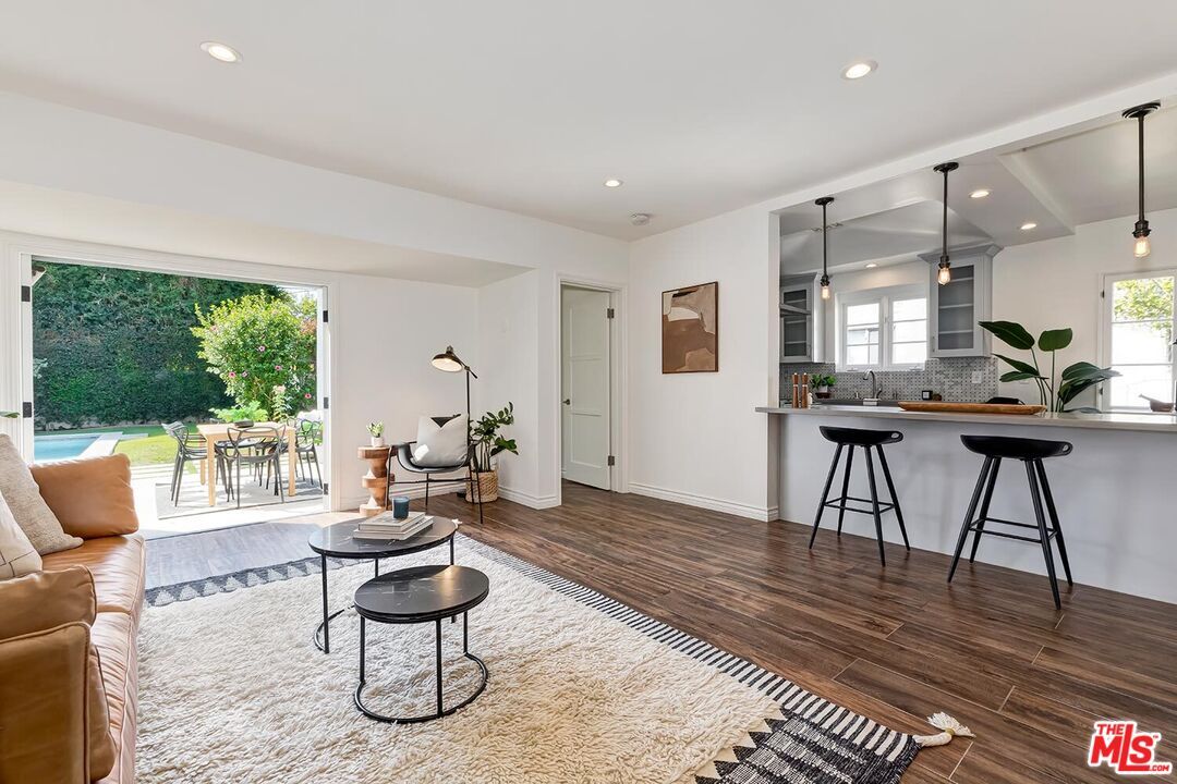 Interior, Pendant Lights, Recessed Lighting, Wood Texture Flooring