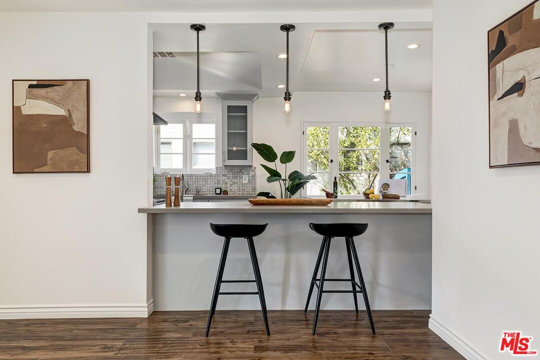 Interior, Pendant Lights, Recessed Lighting, Wood Texture Flooring