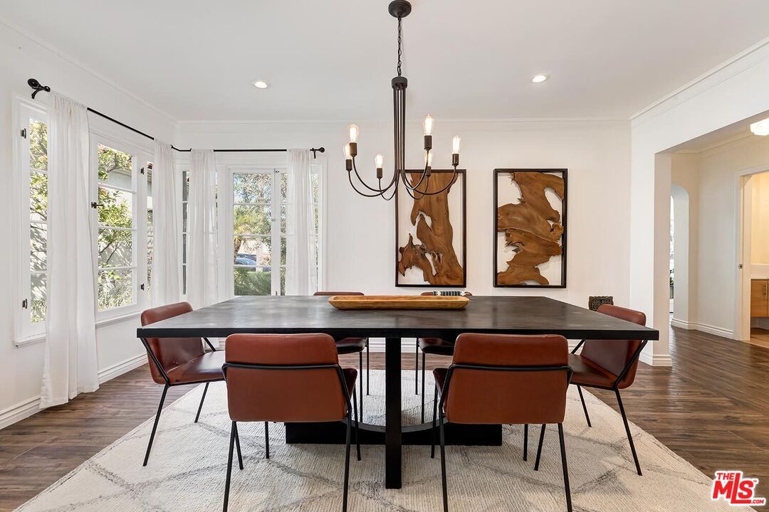 Chandelier, Dining room, Interior, Recessed Lighting, Wood Texture Flooring