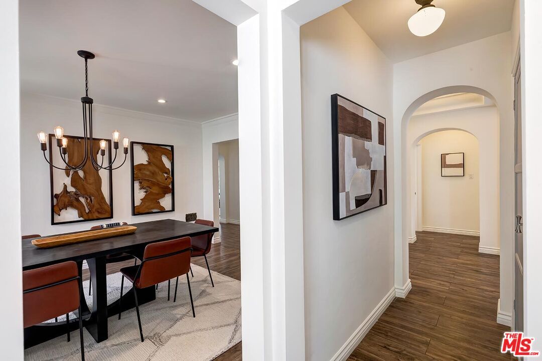 Chandelier, Dining room, Interior, Recessed Lighting, Wood Texture Flooring
