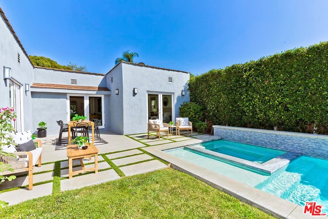 Exterior, Pool
