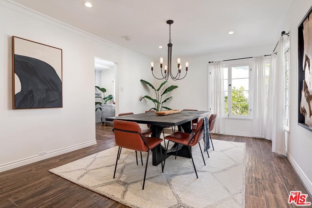 Chandelier, Dining room, Interior, Recessed Lighting, Wood Texture Flooring