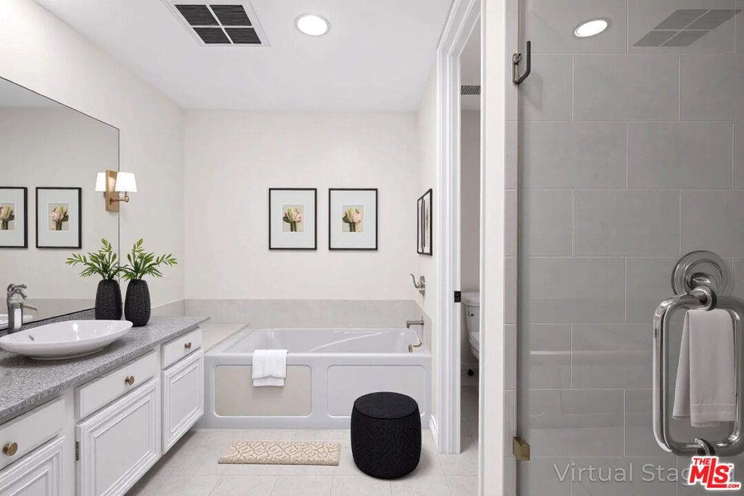 Bathroom, Interior, Recessed Lighting