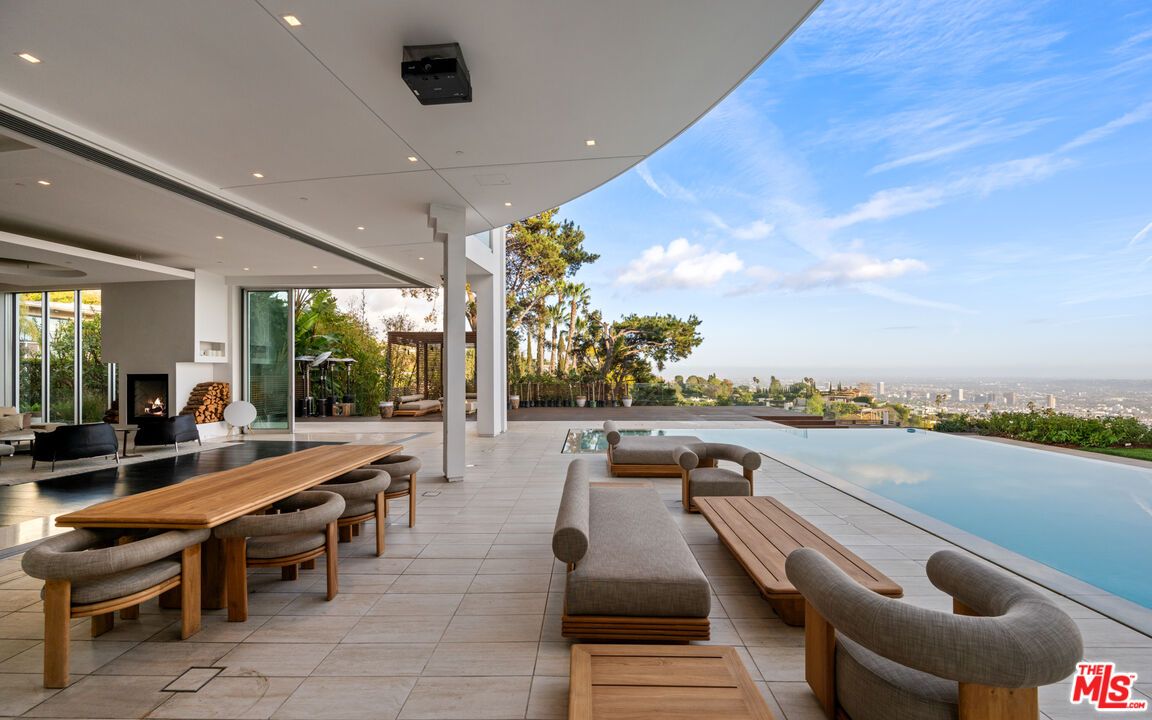 Exterior, Pool, Recessed Lighting, Water