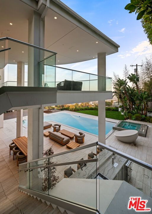 Exterior, Pool