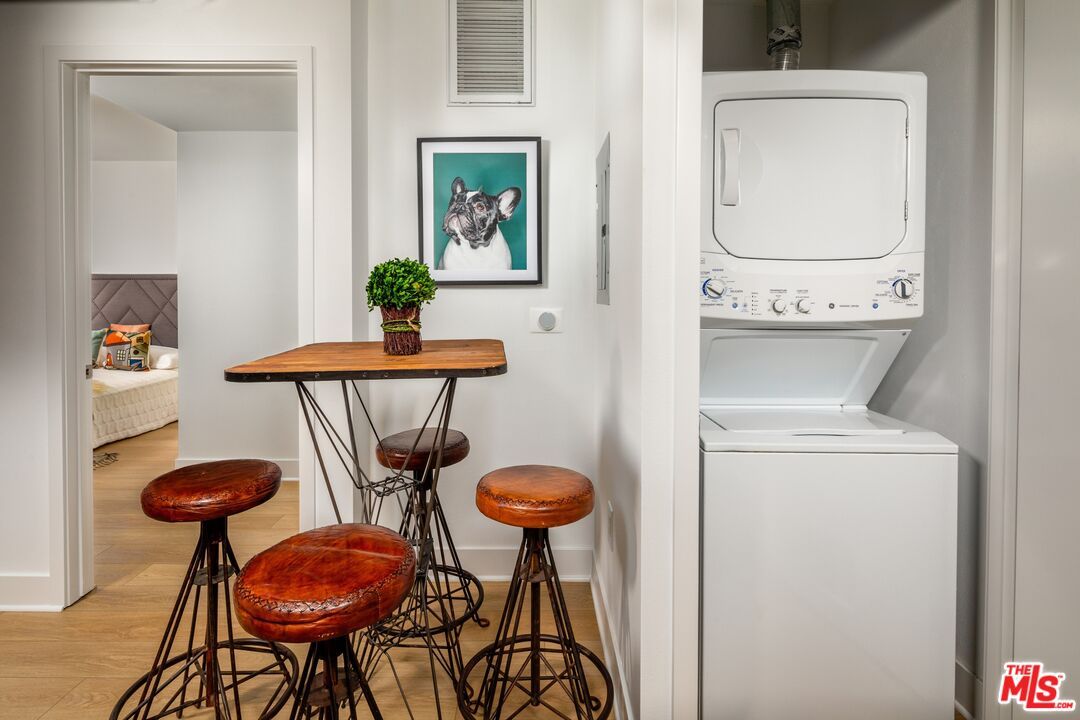 Interior, Utility Closets, Washer, Wood Texture Flooring