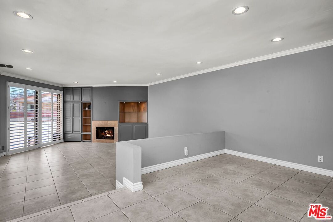 Empty room, Fireplace, Interior, Recessed Lighting