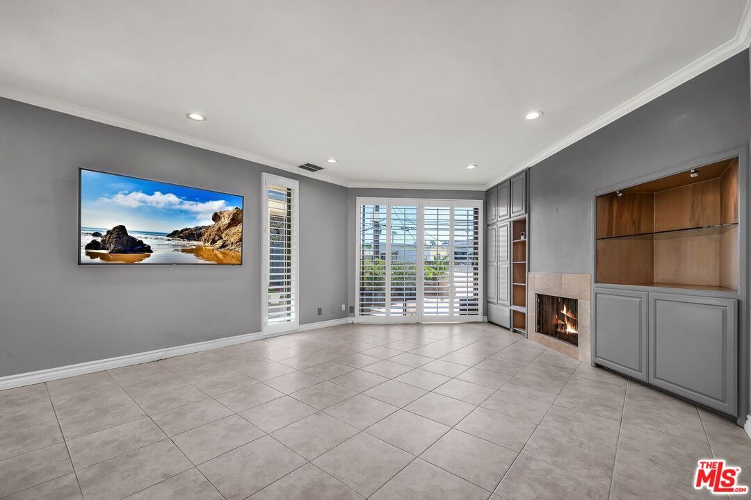 Empty room, Fireplace, Interior, Recessed Lighting