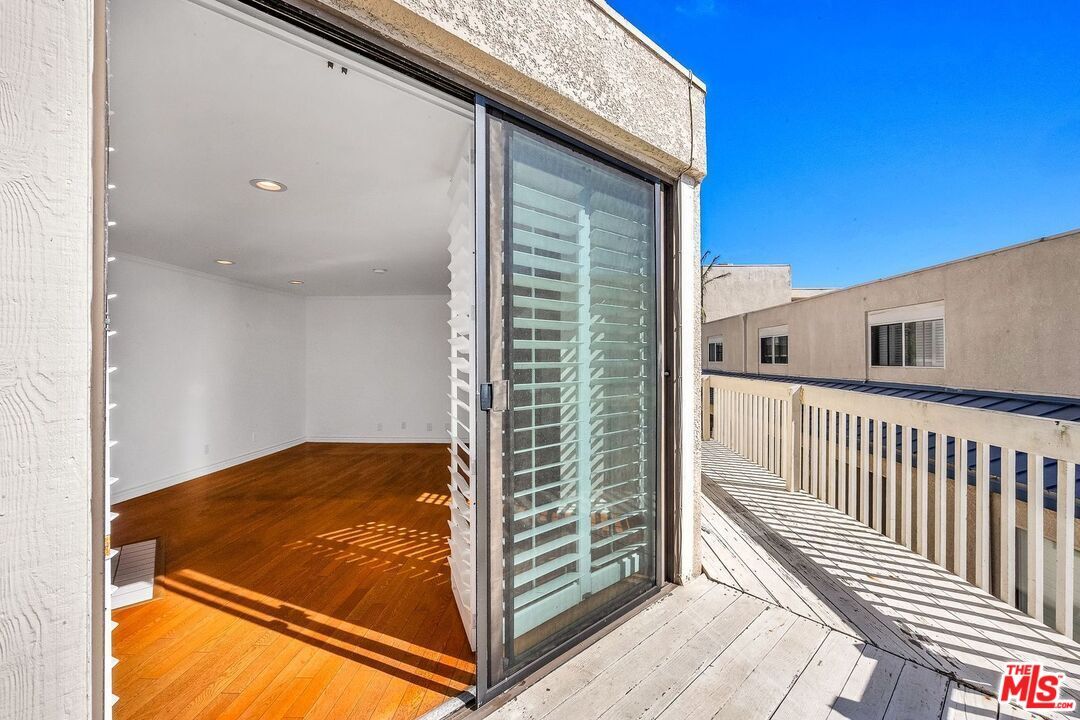 Exterior, Recessed Lighting