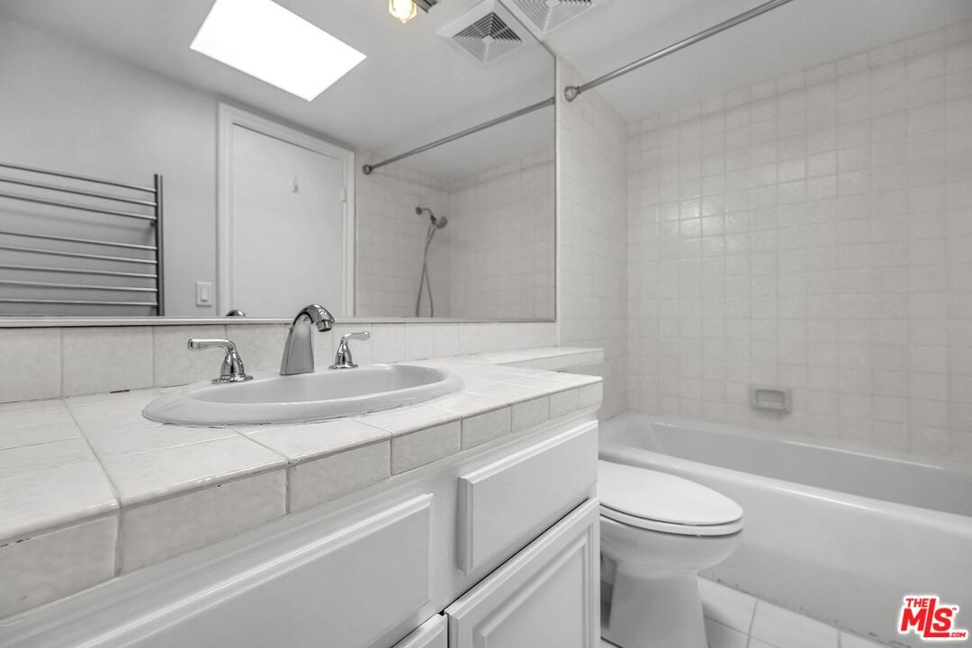 Bathroom, Interior, Tile Countertops