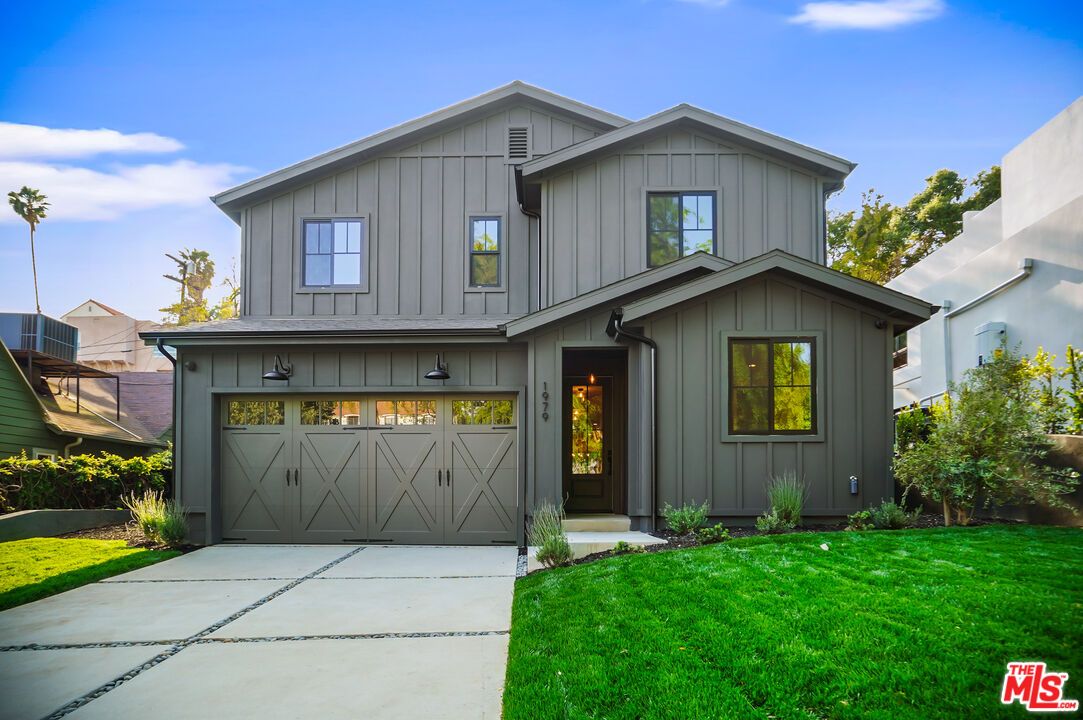 Attached, Exterior, Facade, Farmhouse