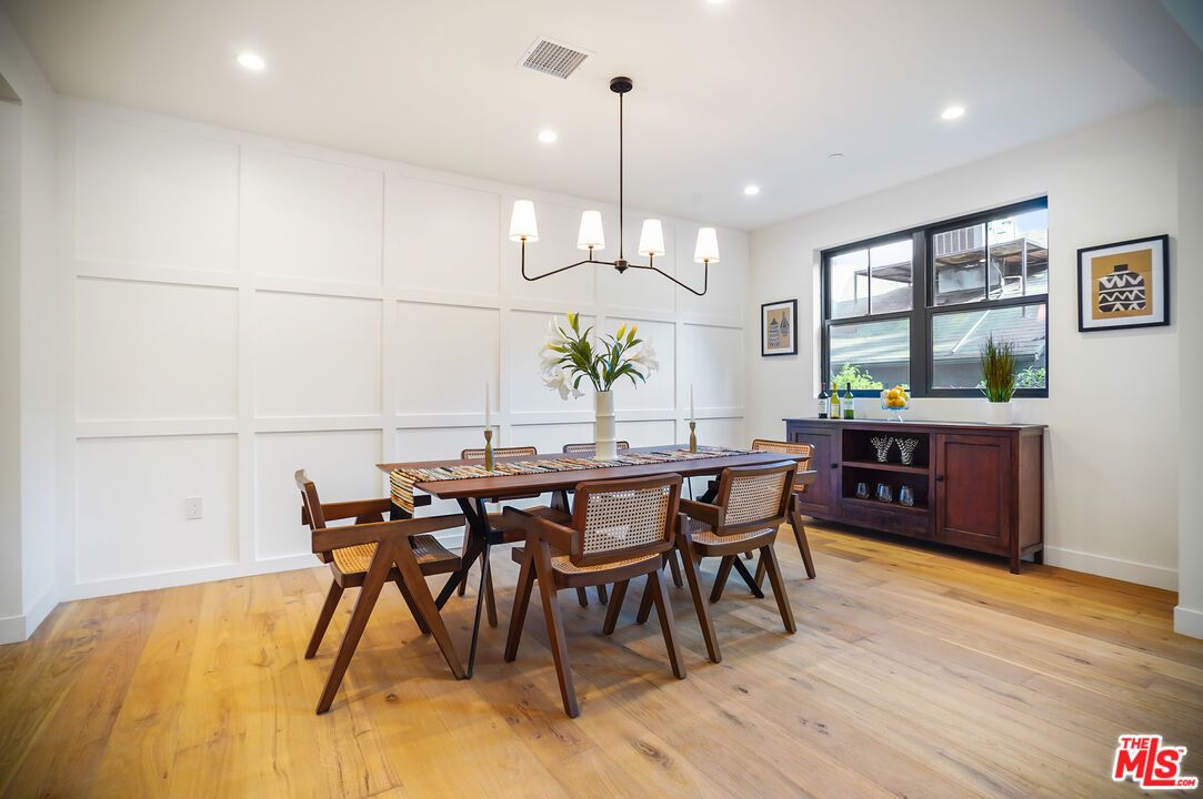 Chandelier, Dining room, Interior, Recessed Lighting, Wood Texture Flooring
