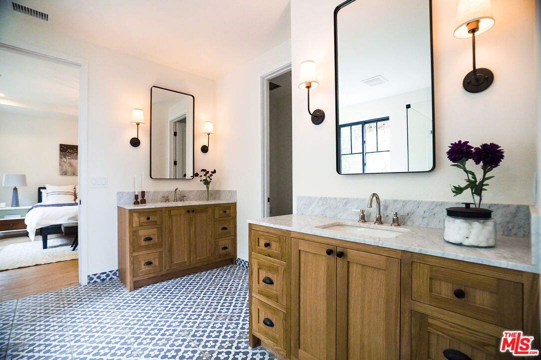 Bathroom, Bedroom, Interior, Recessed Lighting, Wood Texture Flooring